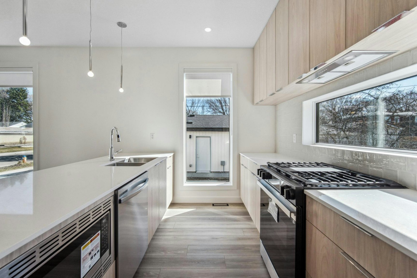 7803 77 Street Northwest, Edmonton, AB, T6C 0M9 - 6