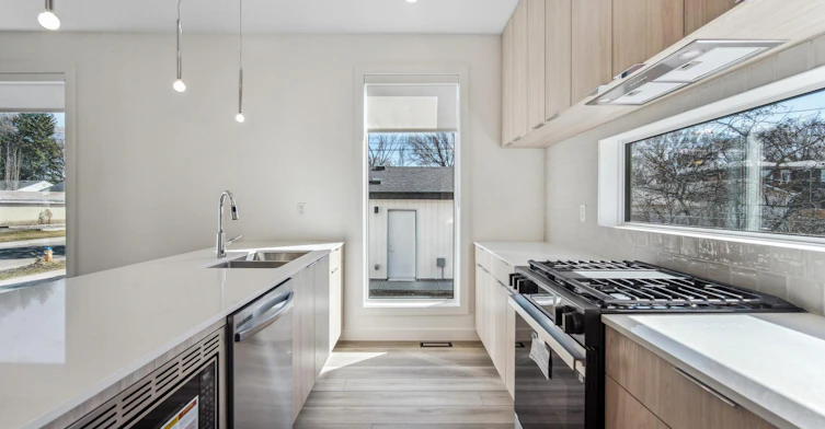 7803 77 Street Northwest, Edmonton, AB, T6C 0M9 - 6