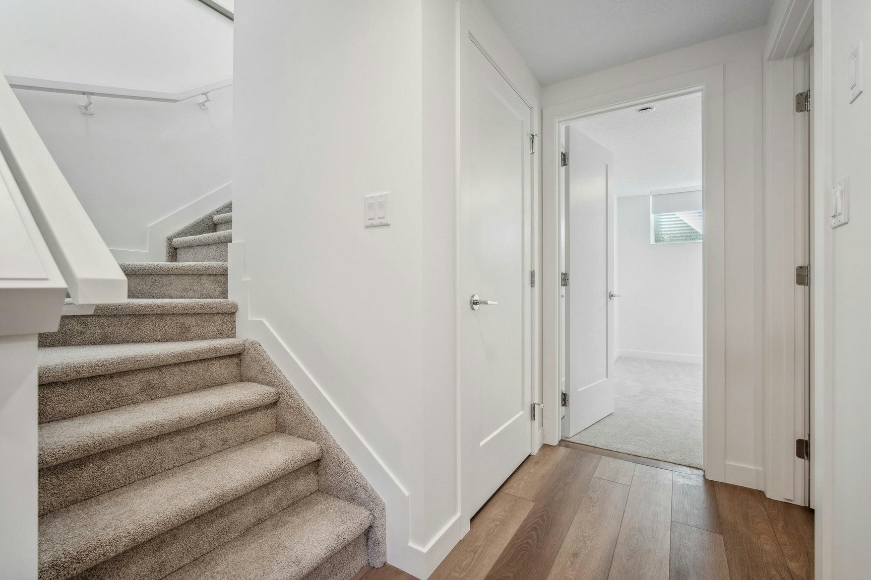 7803 77 Street Northwest, Edmonton, AB, T6C 0M9 - 4
