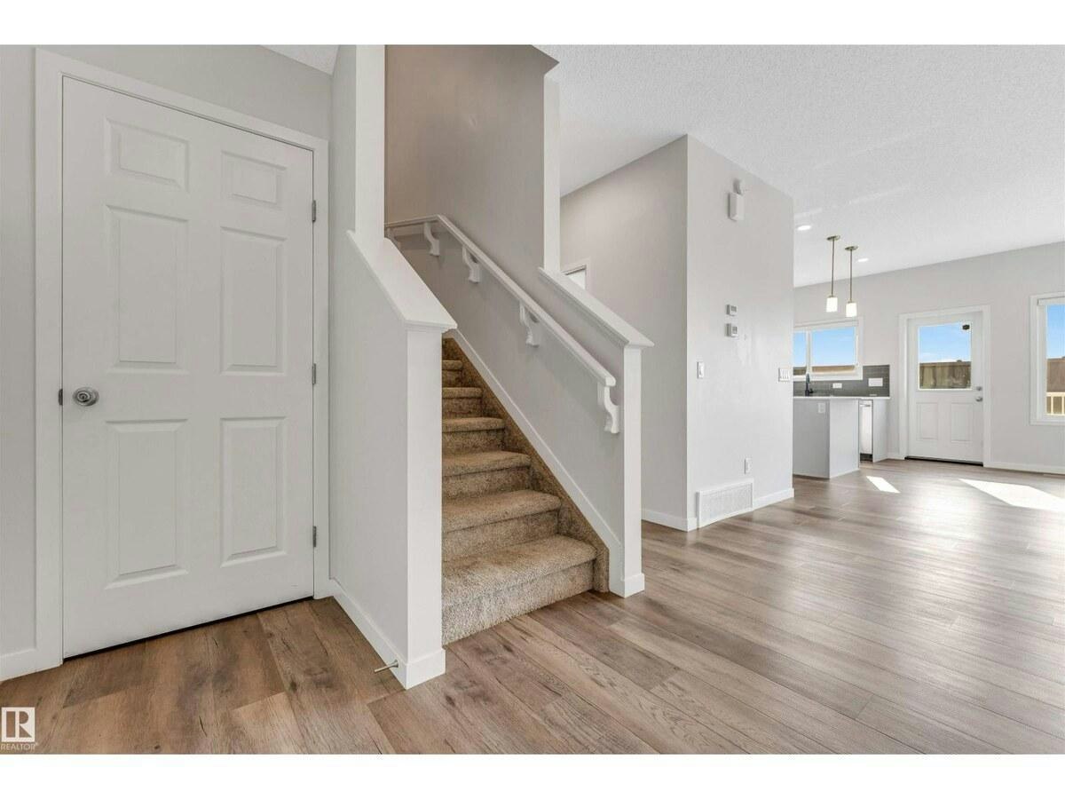 17536 49 Street Northwest, Edmonton, AB, T5Y 4C6 - 3