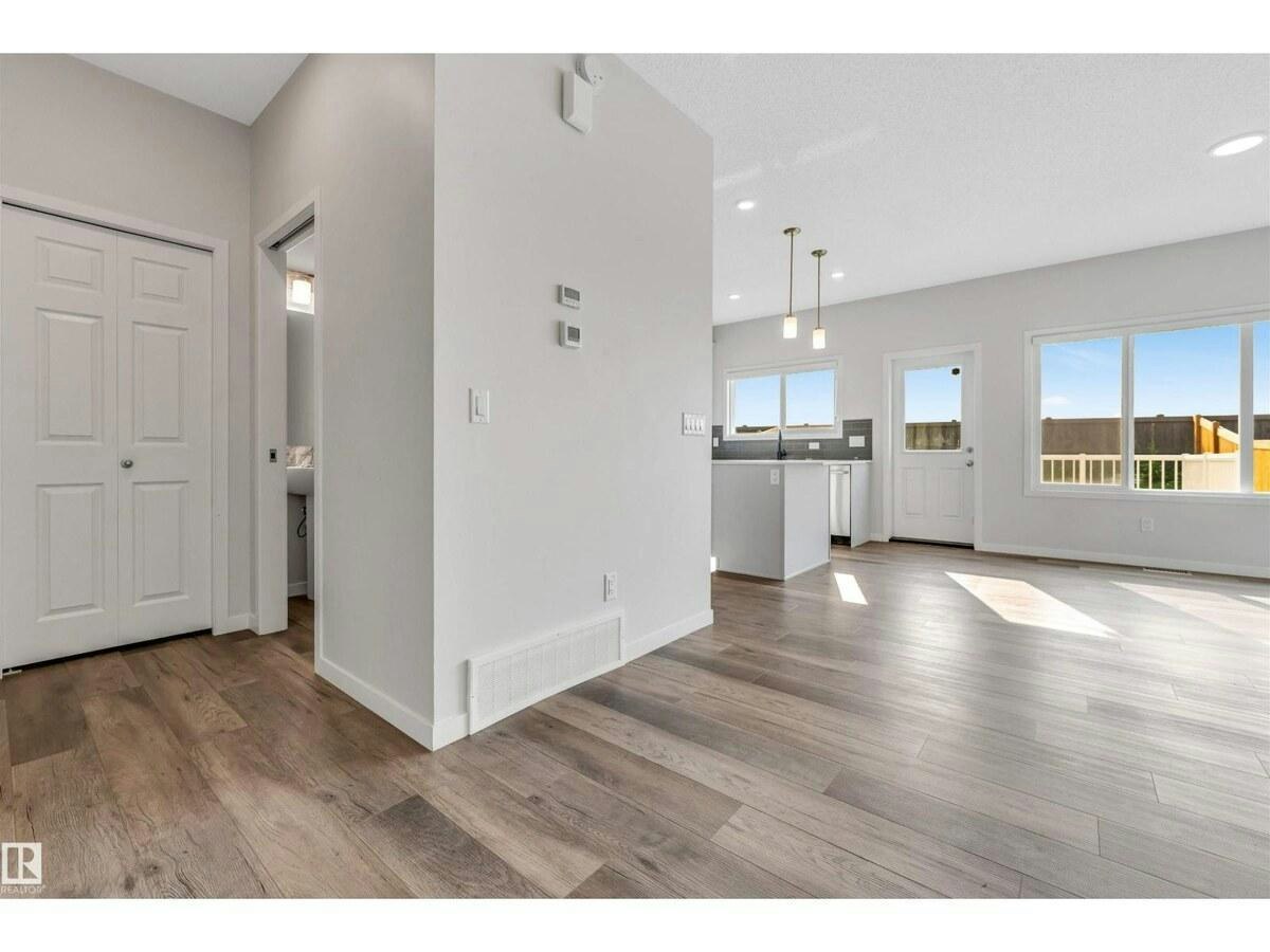 17536 49 Street Northwest, Edmonton, AB, T5Y 4C6 - 4