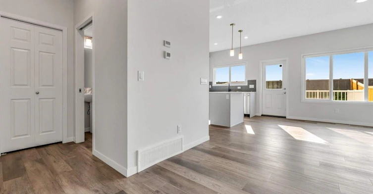 17536 49 Street Northwest, Edmonton, AB, T5Y 4C6 - 4
