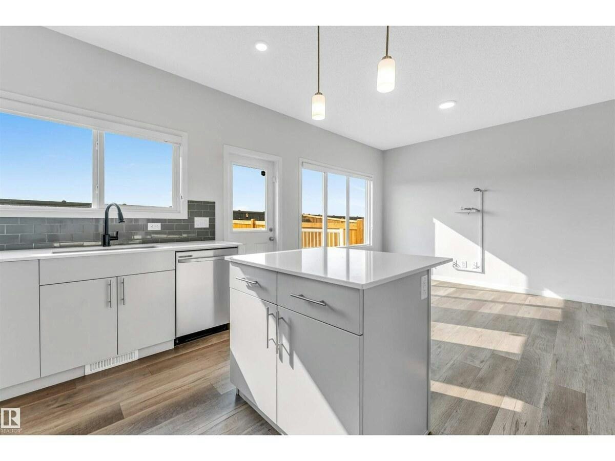 17536 49 Street Northwest, Edmonton, AB, T5Y 4C6 - 9