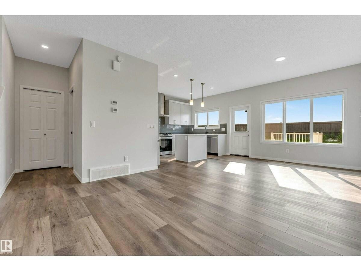 17536 49 Street Northwest, Edmonton, AB, T5Y 4C6 - 5