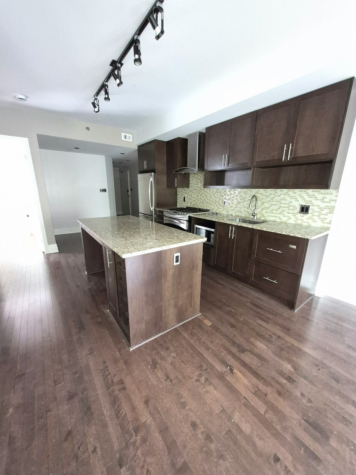 205-808 Bronson Avenue, Ottawa, ON, K1S 5A4