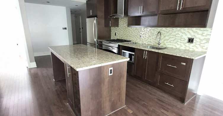 205-808 Bronson Avenue, Ottawa, ON, K1S 5A4