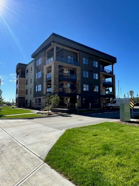 125 Wolf Hollow Crescent South East, Calgary, AB, T2X 5W9