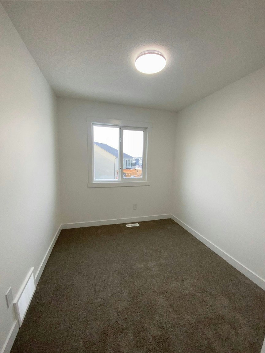 2710 66 Street Southwest, Edmonton, AB, T6X 3H4 - 27