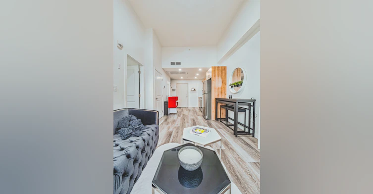 10058 102 Street Northwest, Edmonton, AB, T5J 0M5 - 12