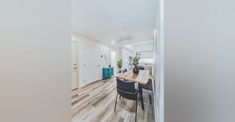 10058 102 Street Northwest, Edmonton, AB, T5J 0M5 - 51
