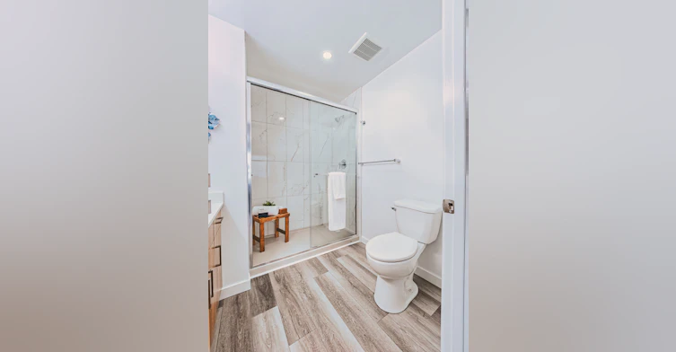 10058 102 Street Northwest, Edmonton, AB, T5J 0M5 - 49