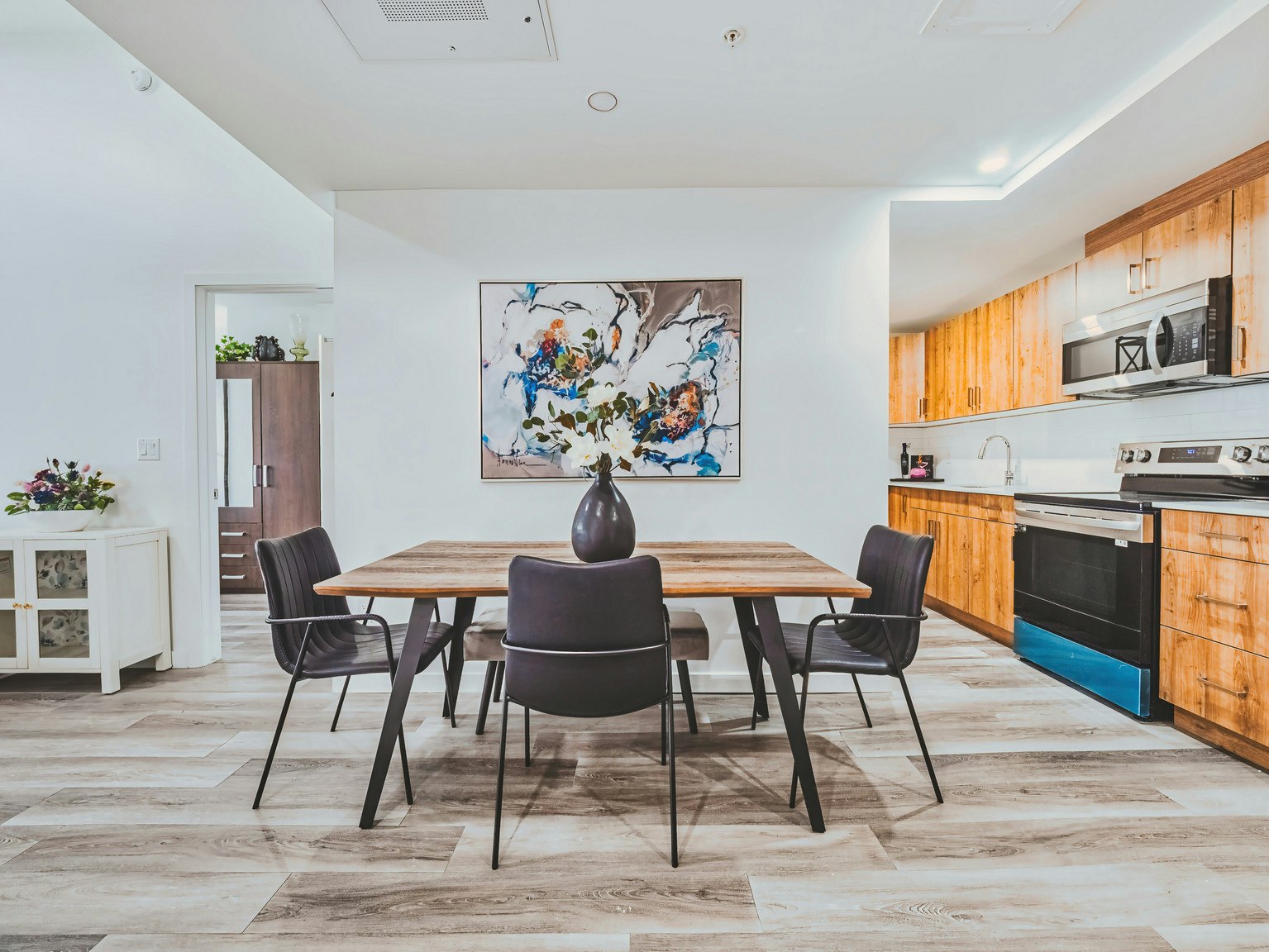 10058 102 Street Northwest, Edmonton, AB, T5J 0M5 - 44
