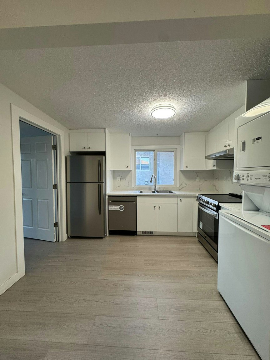 6817 Huntsbay Road Northwest, Calgary, AB, T2K 4R2 - 4