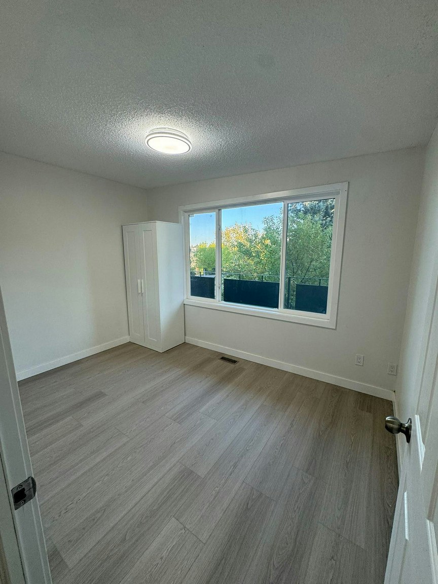 6817 Huntsbay Road Northwest, Calgary, AB, T2K 4R2 - 8