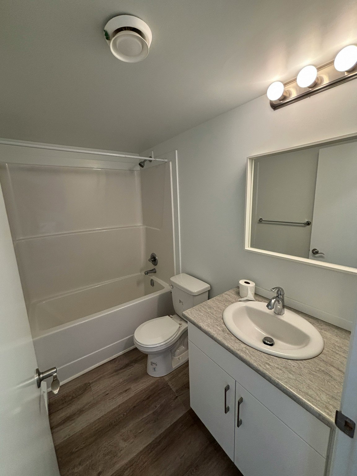 201-3611 118 Avenue Northwest, Edmonton, AB, T5W 0Z5 - 9