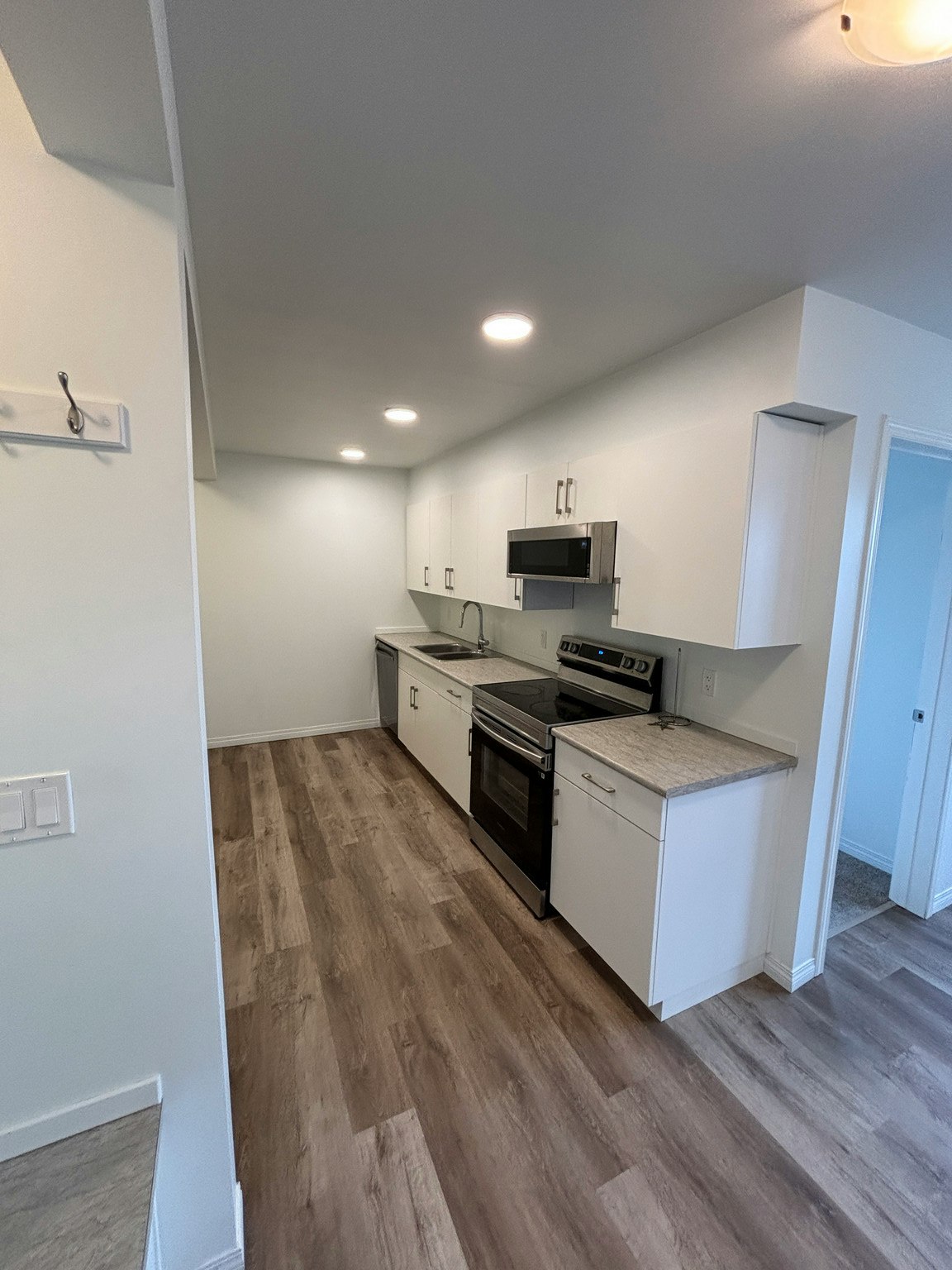201-3611 118 Avenue Northwest, Edmonton, AB, T5W 0Z5 - 2