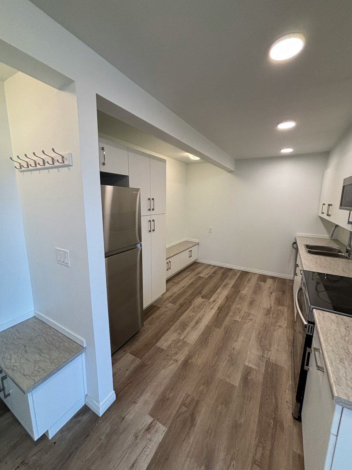 201-3611 118 Avenue Northwest, Edmonton, AB, T5W 0Z5 - 3
