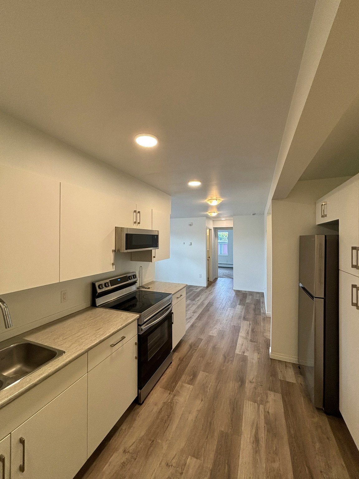 201-3611 118 Avenue Northwest, Edmonton, AB, T5W 0Z5 - 4