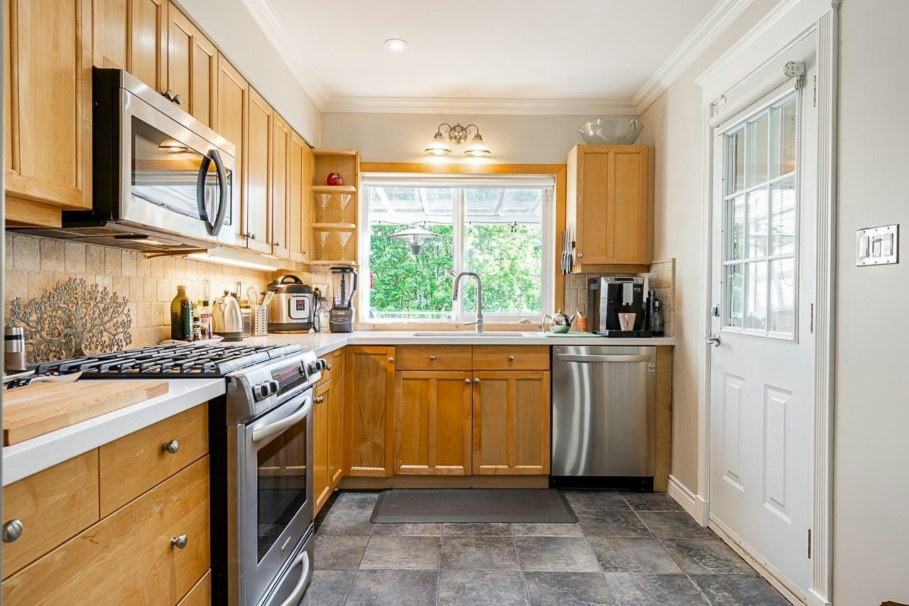5823 Highfield Drive, Burnaby, BC, V5B 1K6 - 17