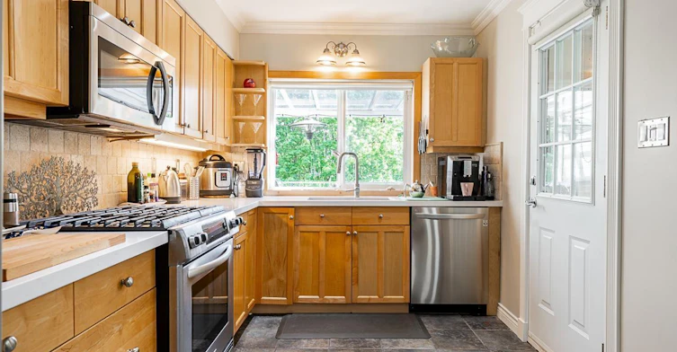5823 Highfield Drive, Burnaby, BC, V5B 1K6 - 17