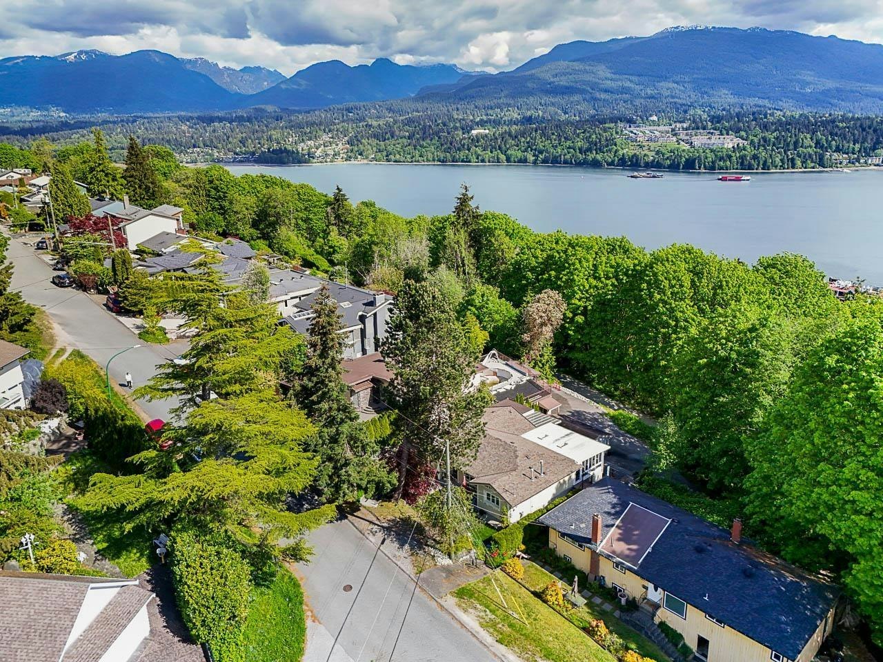 5823 Highfield Drive, Burnaby, BC, V5B 1K6 - 4