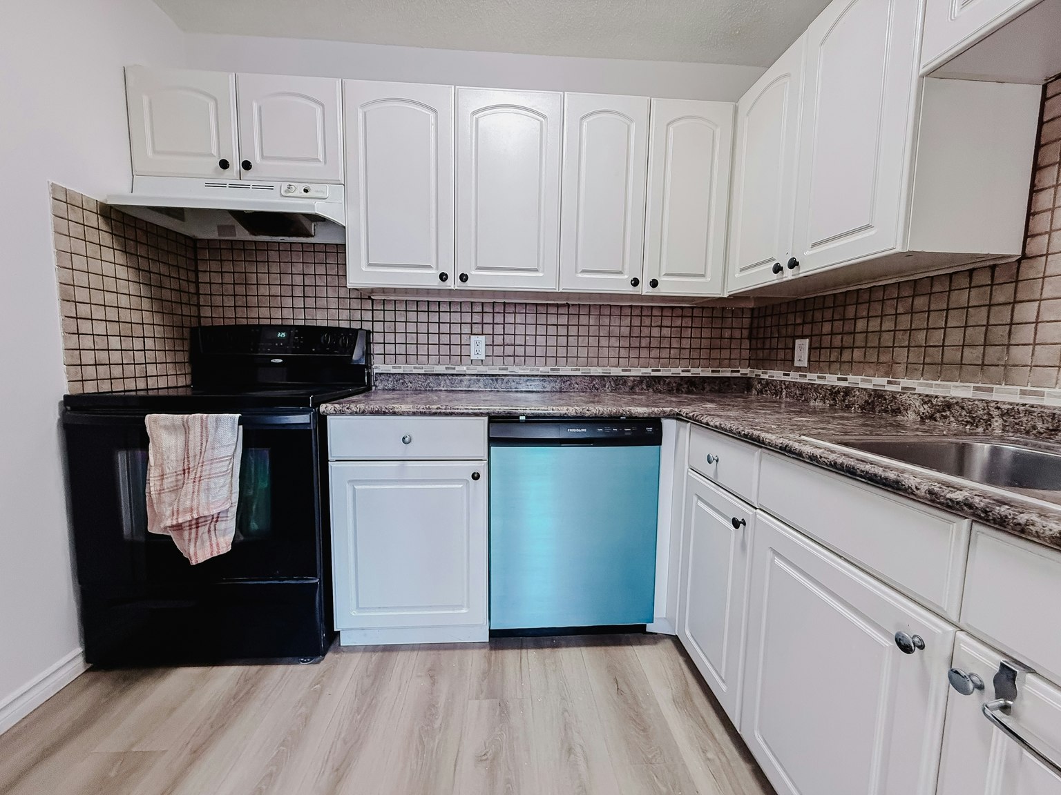 5-2519 38 Street Northeast, Calgary, AB, T1Y 4W8 - 2