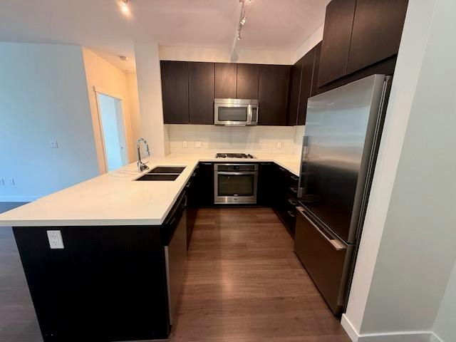 205-217 West 8th Street, North Vancouver, BC, V7M 3L8 - 3