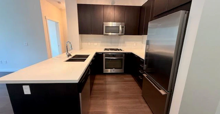 205-217 West 8th Street, North Vancouver, BC, V7M 3L8 - 3