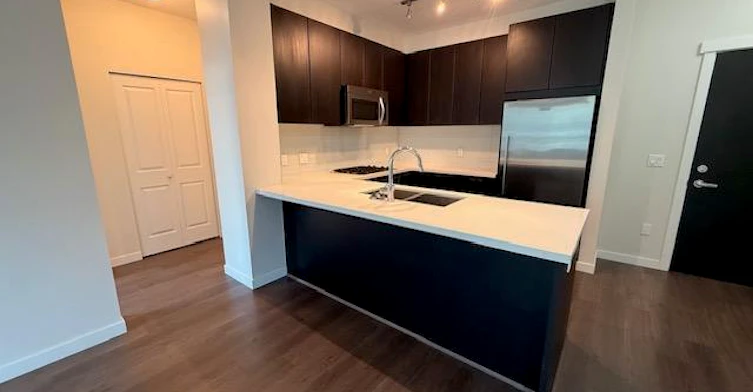 205-217 West 8th Street, North Vancouver, BC, V7M 3L8 - 4