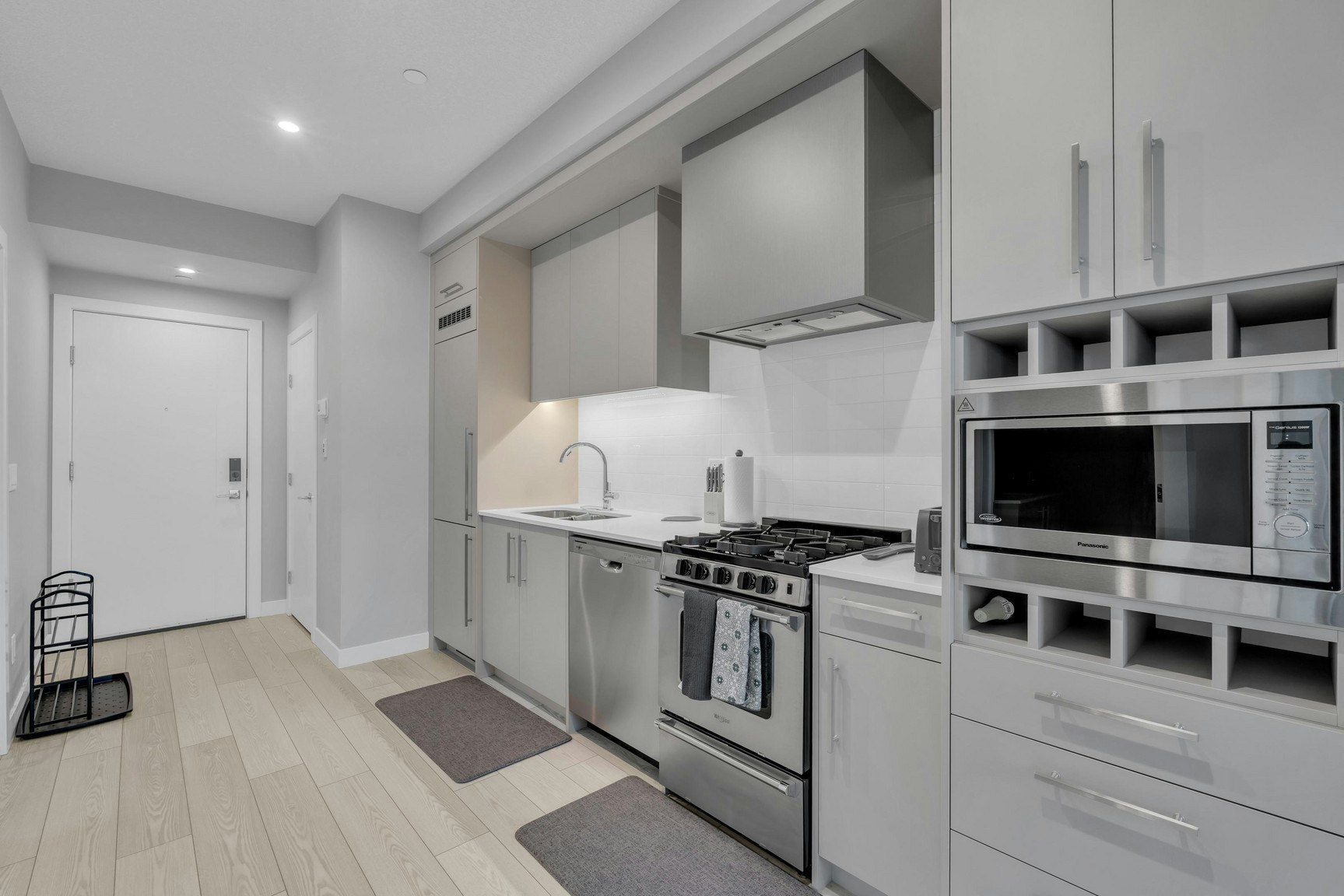 8370 Broadcast Avenue Southwest, Calgary, AB, T3H 6L3 - 10