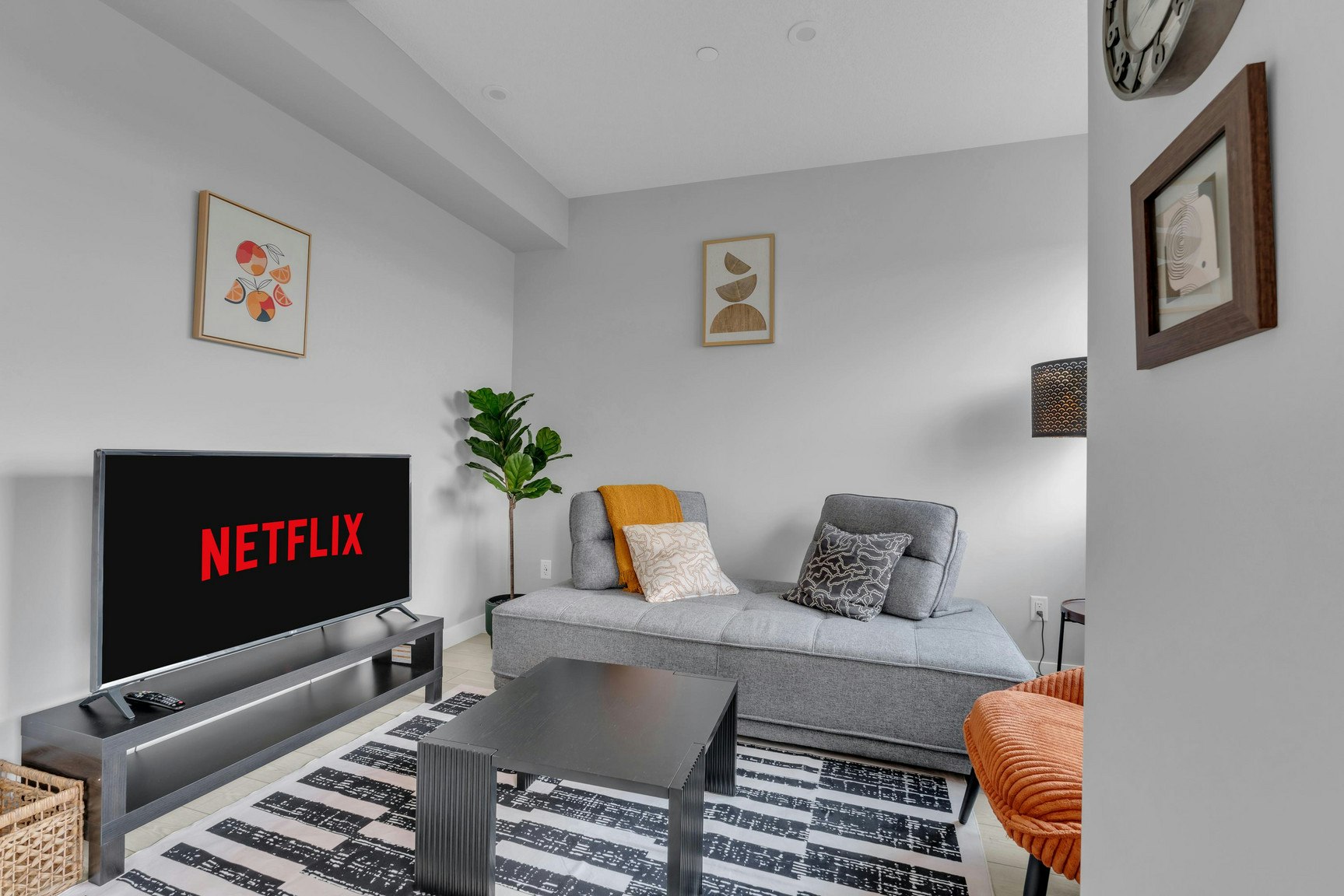 8370 Broadcast Avenue Southwest, Calgary, AB, T3H 6L3 - 7