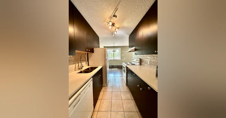 8-13456 Fort Road Northwest, Edmonton, AB, T5A 1C5 - 2