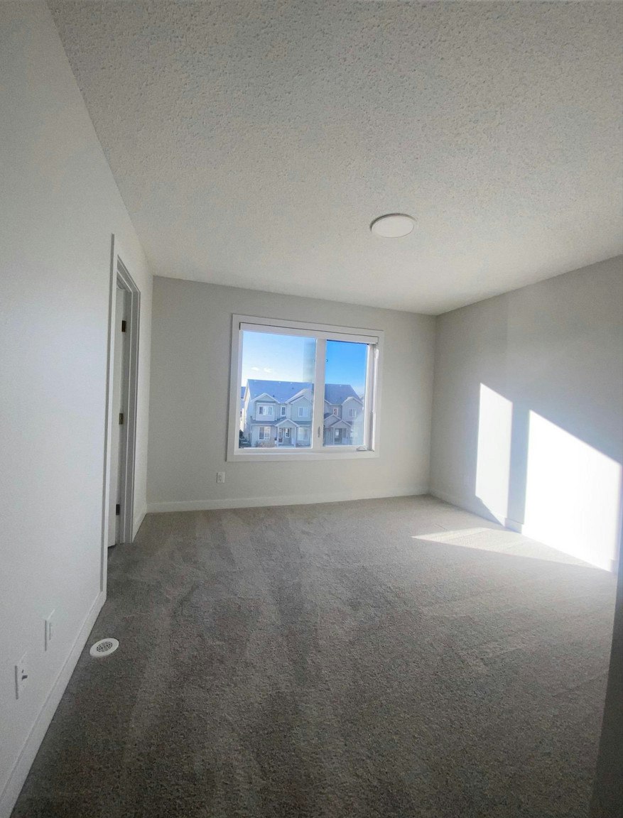 11910 35 Avenue Southwest, Edmonton, AB, T6W 4Z8 - 12