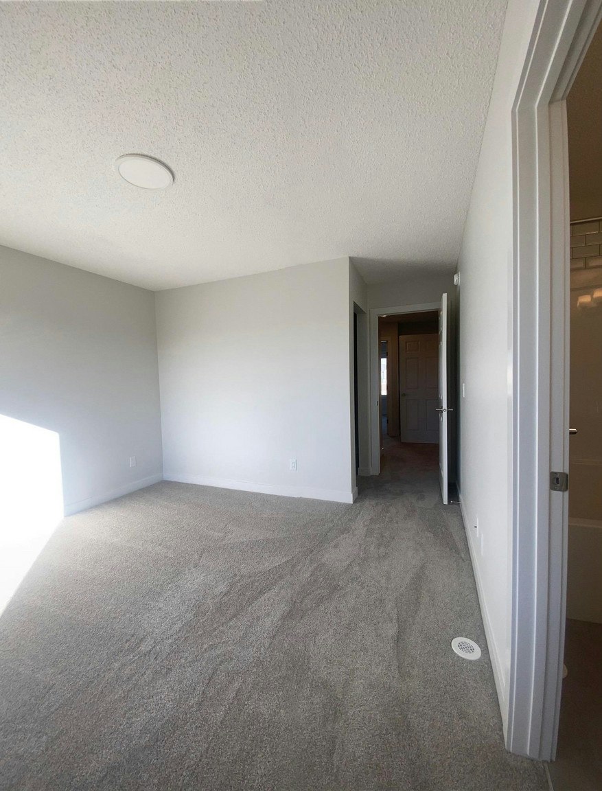 11910 35 Avenue Southwest, Edmonton, AB, T6W 4Z8 - 10