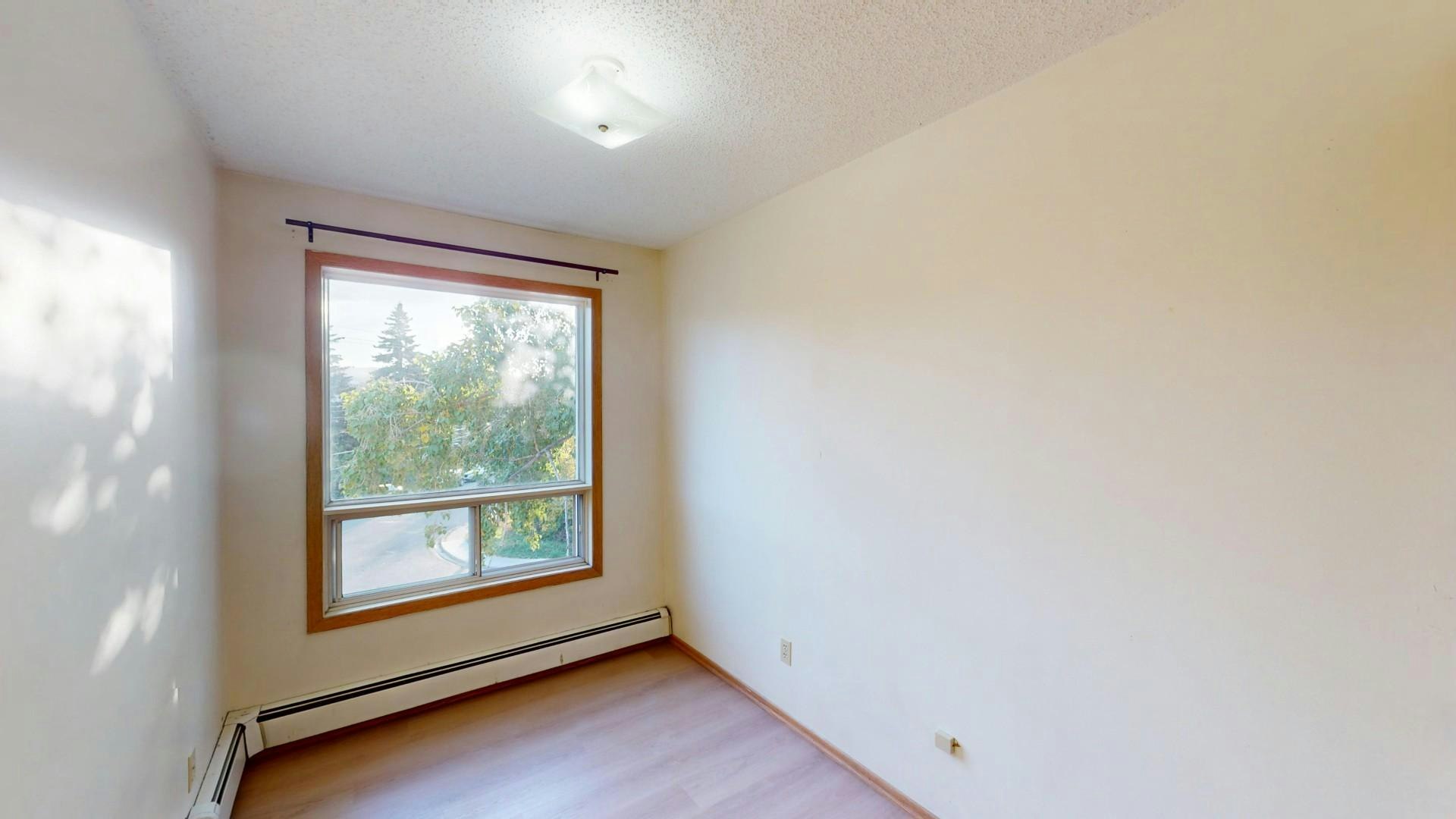 4304 75 Street NW, Calgary, AB, T3B 2M8 - 5