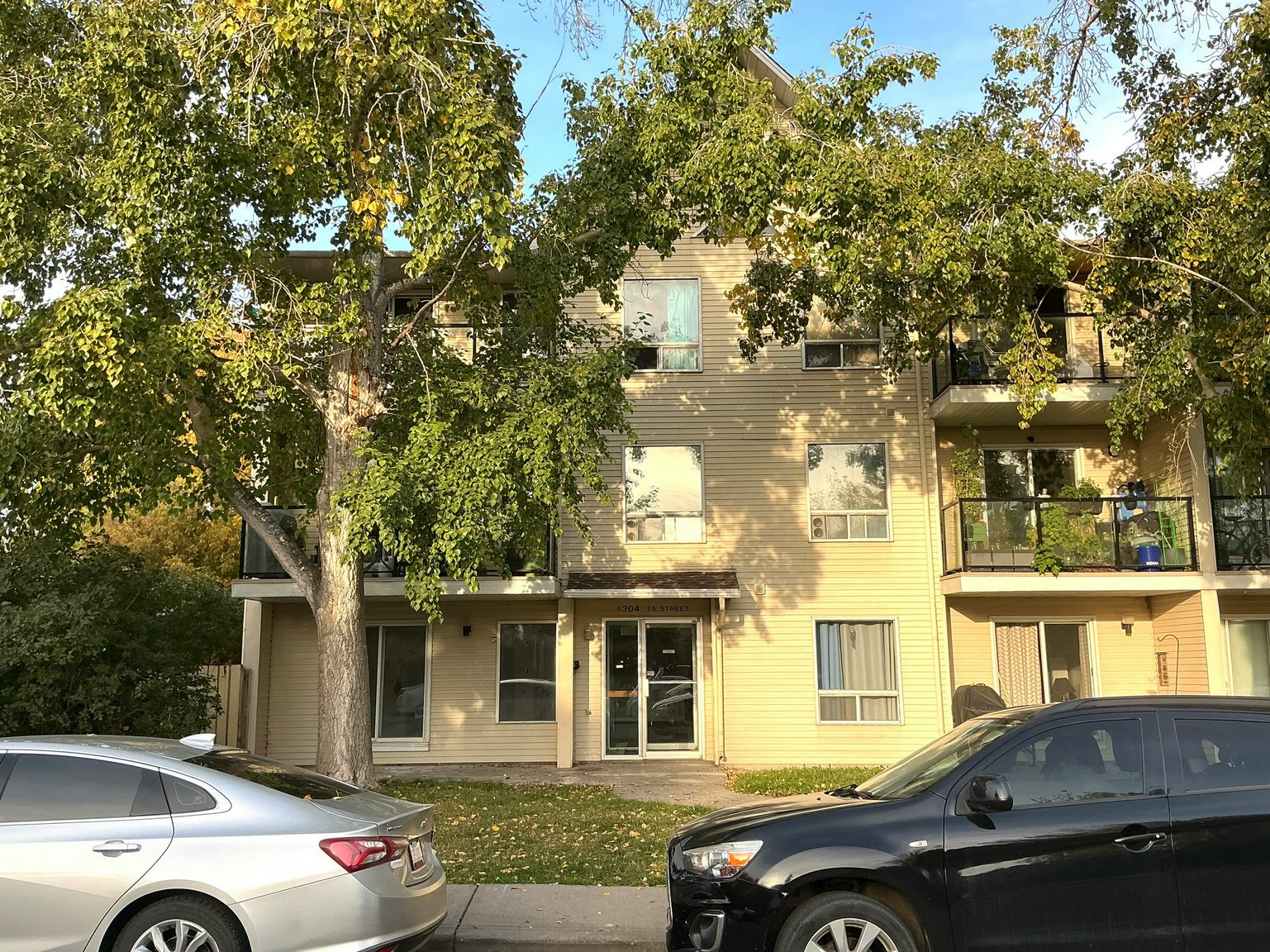 4304 75 Street NW, Calgary, AB, T3B 2M8 - 10