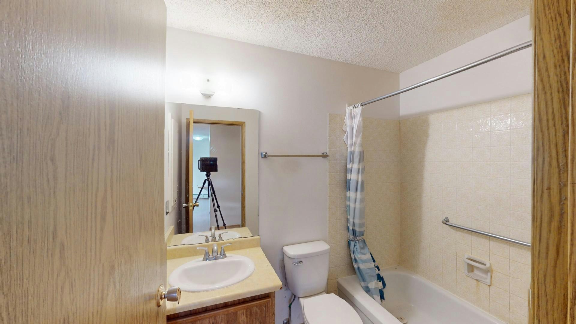 4304 75 Street NW, Calgary, AB, T3B 2M8 - 9