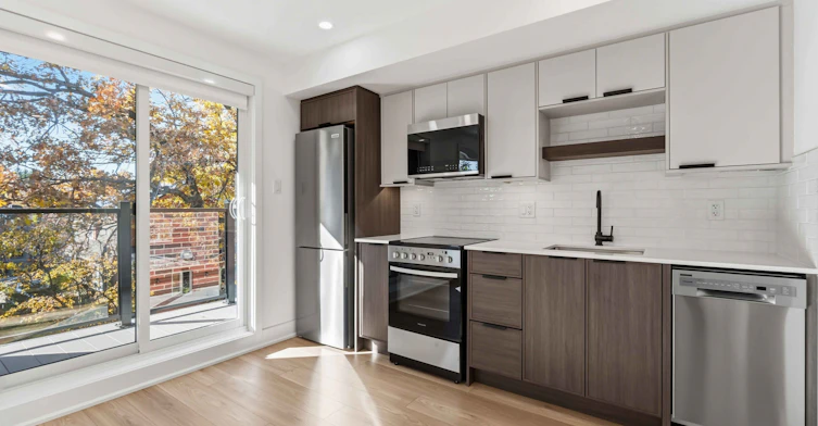100 Hamilton Avenue North, Ottawa, ON, K1Y 1B9 - 4