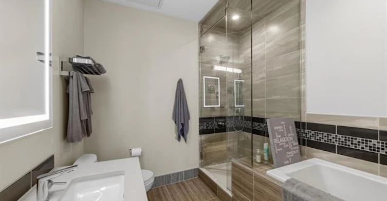11710 87 Avenue Northwest, Edmonton, AB, T6G 0Y3 - 5