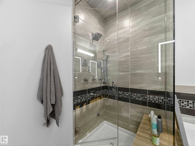 11710 87 Avenue Northwest, Edmonton, AB, T6G 0Y3 - 23