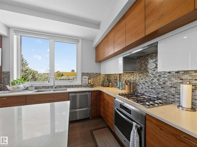 11710 87 Avenue Northwest, Edmonton, AB, T6G 0Y3 - 15