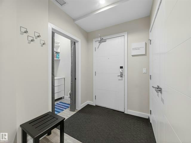 11710 87 Avenue Northwest, Edmonton, AB, T6G 0Y3 - 10