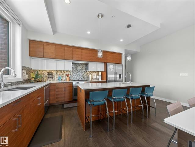11710 87 Avenue Northwest, Edmonton, AB, T6G 0Y3 - 16