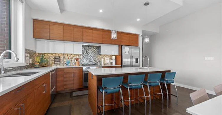 11710 87 Avenue Northwest, Edmonton, AB, T6G 0Y3 - 16