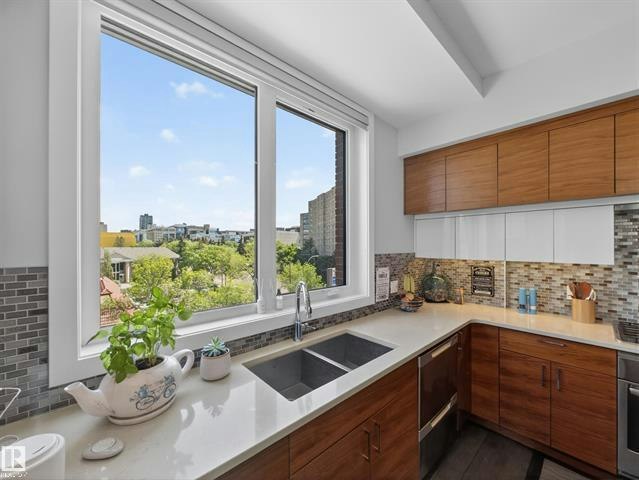 11710 87 Avenue Northwest, Edmonton, AB, T6G 0Y3 - 8