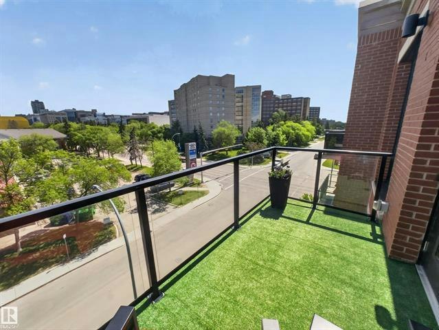 11710 87 Avenue Northwest, Edmonton, AB, T6G 0Y3 - 47