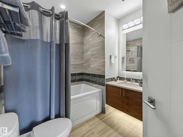 11710 87 Avenue Northwest, Edmonton, AB, T6G 0Y3 - 6