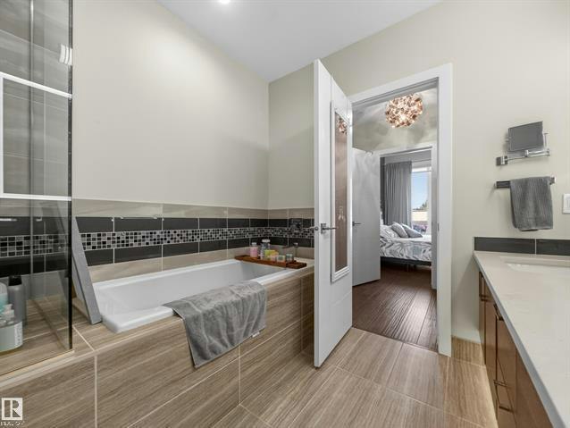 11710 87 Avenue Northwest, Edmonton, AB, T6G 0Y3 - 7