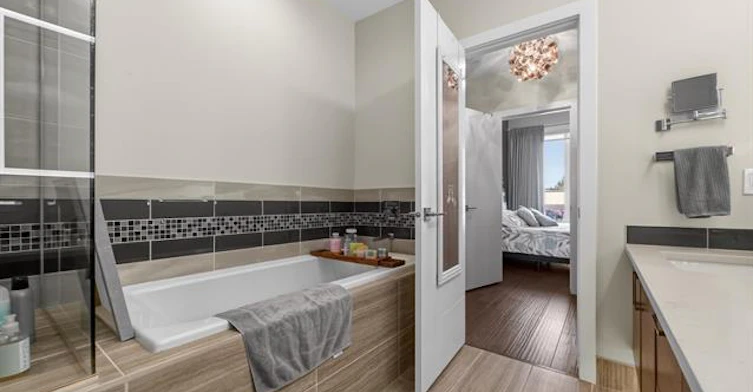 11710 87 Avenue Northwest, Edmonton, AB, T6G 0Y3 - 7