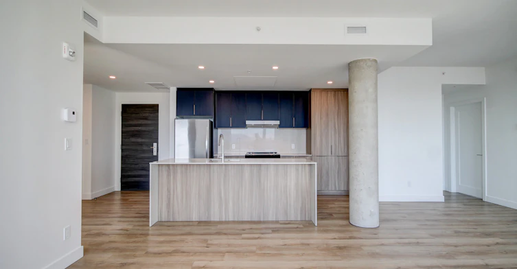2000 Sauvé Rue Ouest, Montréal, QC, H4N 0E5 - 3